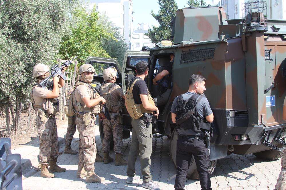 Polisi görünce ortalığı birbirine kattı! Önce ateş açtı, sonra el bombasının pimini çekti 10